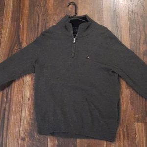Mens Tommy Hilfiger quarter zip shirt. Size medium